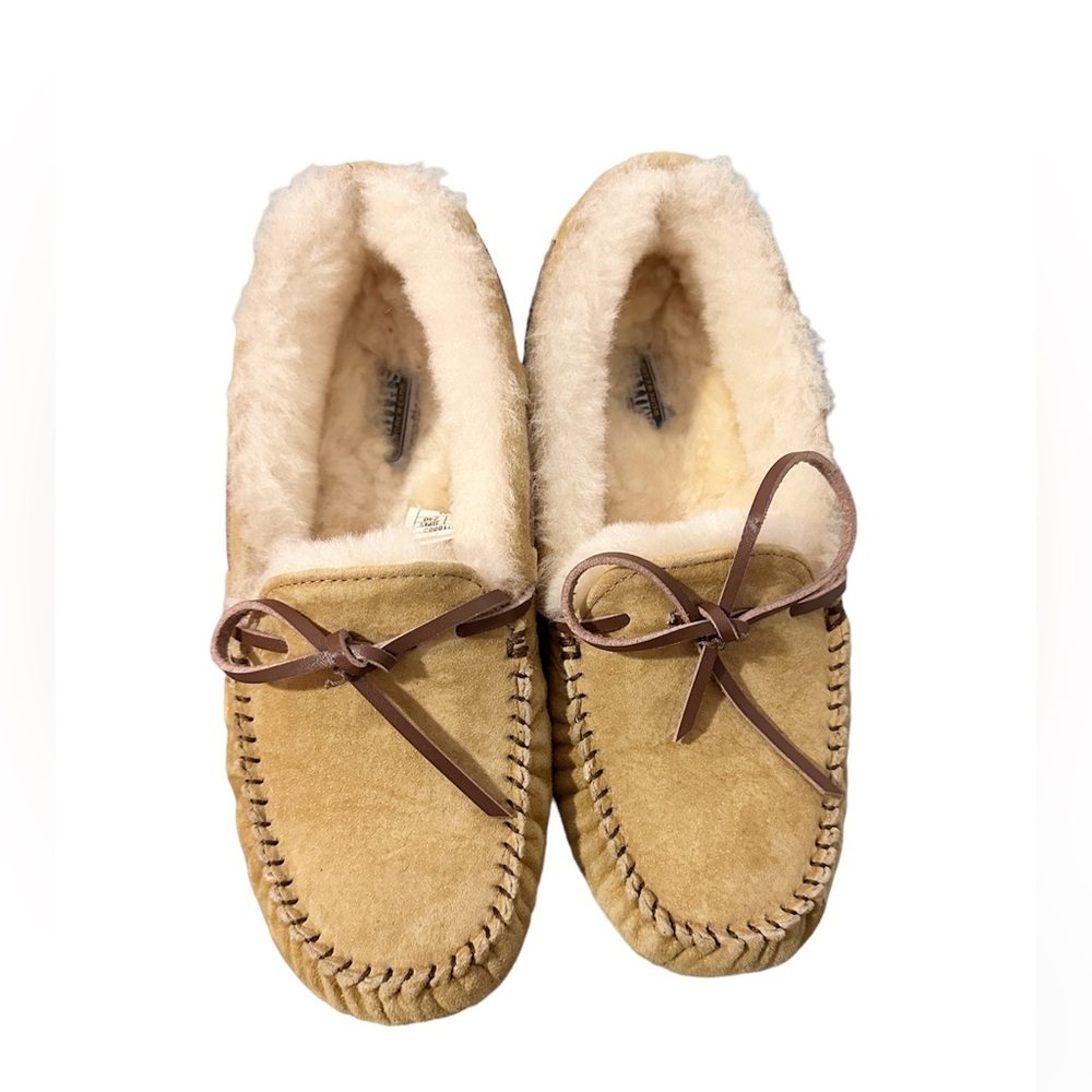 BRAND NEW NEVER WORN Brown Moccasins Comfy Fuzzy Interior in Size 7